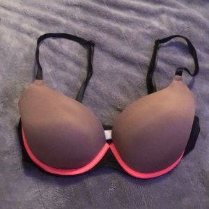 Victoria’s Secret PINK lightly lined t-shirt wire bra
